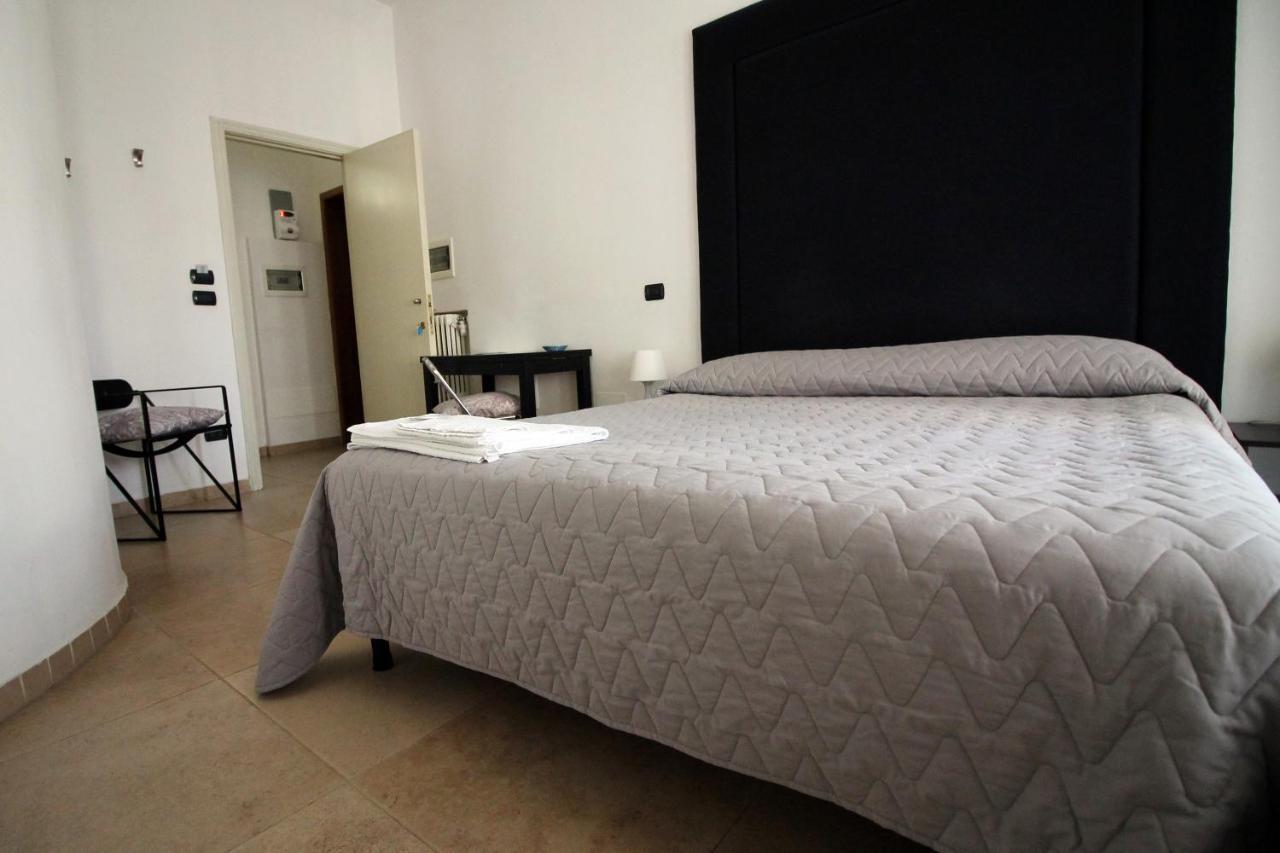 B&B Duca Lecce Bagian luar foto
