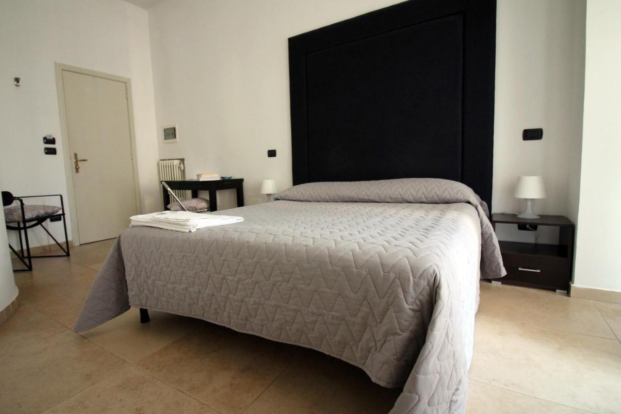 B&B Duca Lecce Bagian luar foto